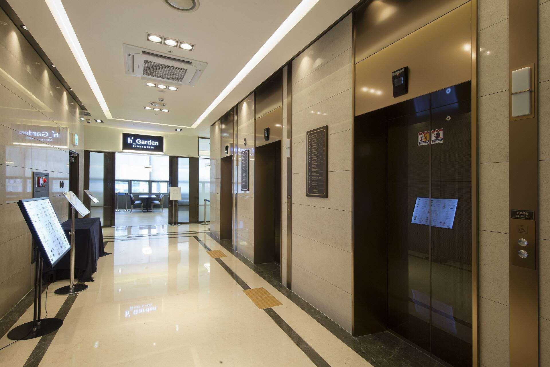 Ramada By Wyndham Daejeon Hotel Exterior photo