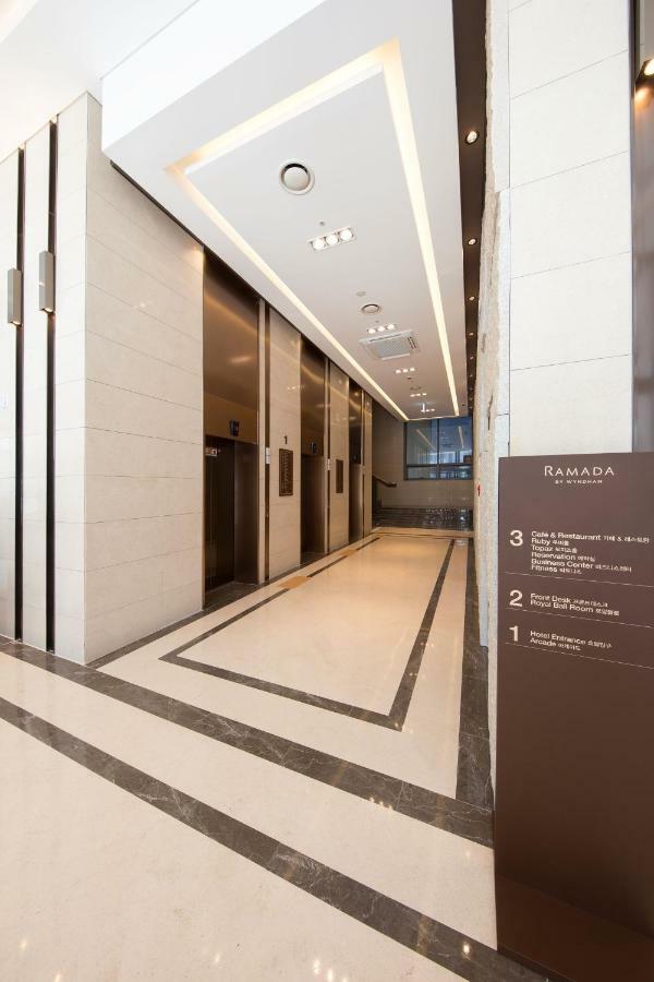 Ramada By Wyndham Daejeon Hotel Exterior photo